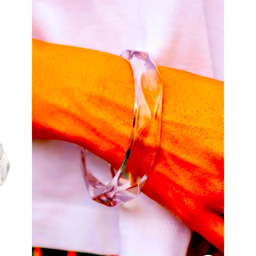 ⚪️🤍⚪️ “CLEAR-CUT COUTURE” BANGLE WHITE BRACELET ~ PAPARAZZI❗️⚪️🤍⚪️ - Picture 2 of 3
